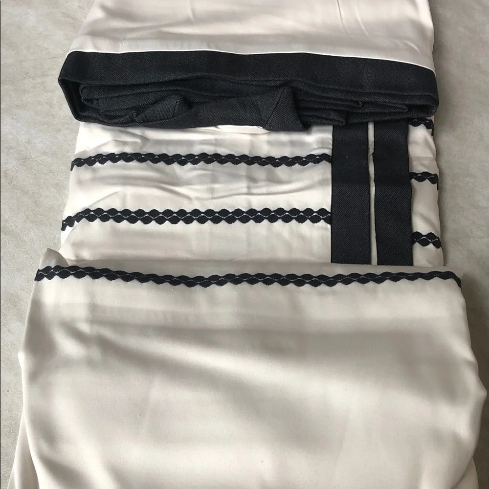 Wamsutta Manhattan King Duvet Cover Cream Embroidered Black Stripes 110” X 96”